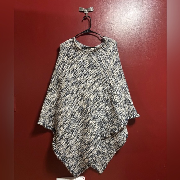 Italian Wool Blend Hand Knit Poncho Blue Ivory Pullover Shawl Classic Stylish - Picture 1 of 6